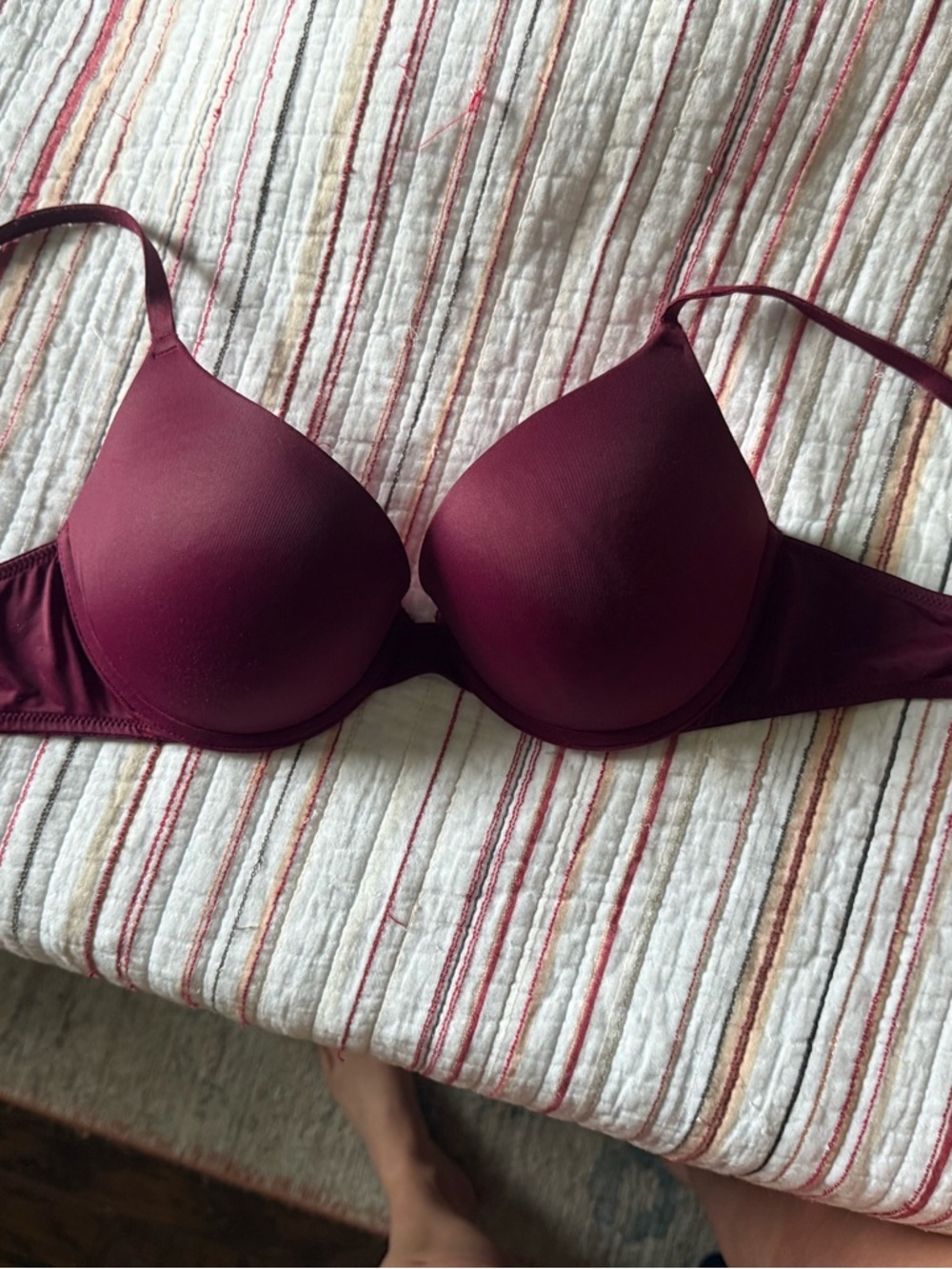 PINK Victoria's Secret Smooth Molded T-Shirt Bra in Burgundy